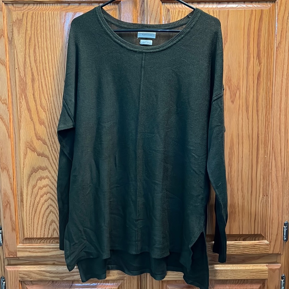 Van Heusen sweater. Size L